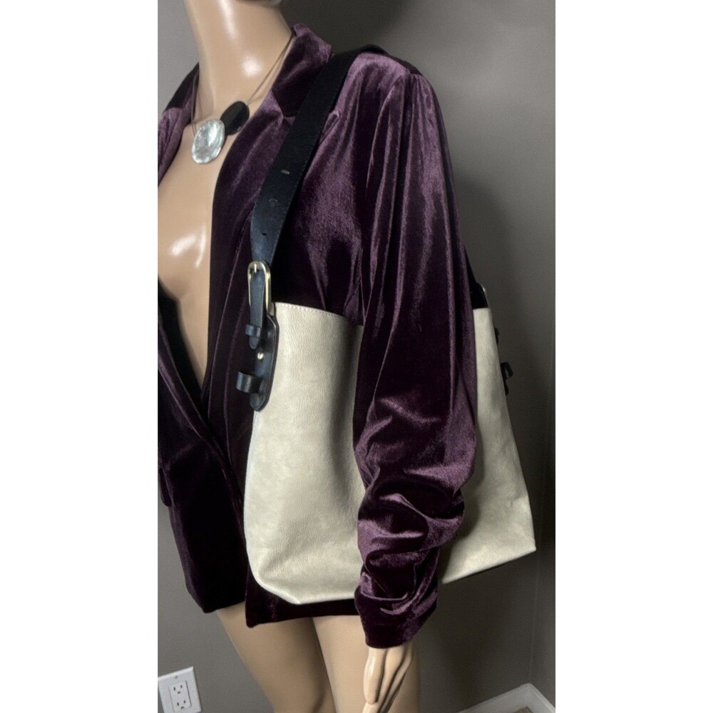 Womenβs Large Gray/Black Shoulder Bag Zip Top Gold Buckle Accent Pouch Pockets